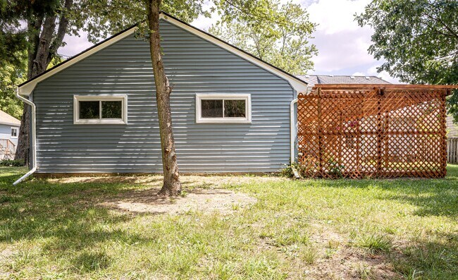 Building Photo - 2562 Torrey Ave