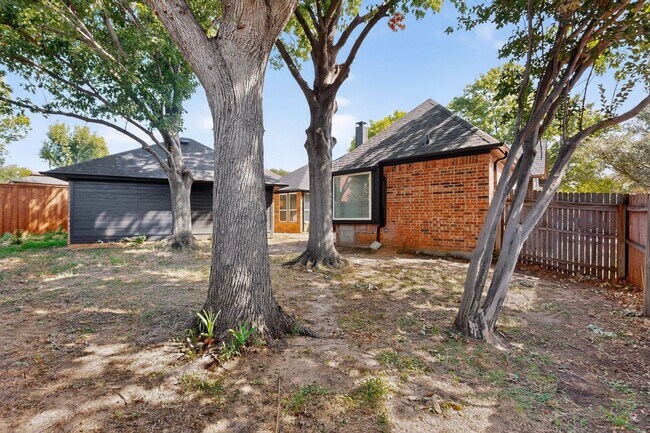 Building Photo - 720 Cliffmoor Dr