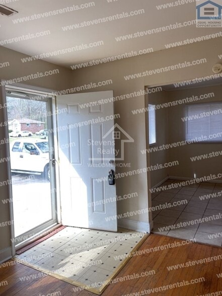 Building Photo - 1720 Cambridge Dr