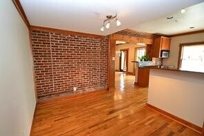 Building Photo - 215 W Norma St