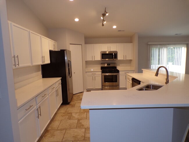 Building Photo - 1595 Millbrook Dr