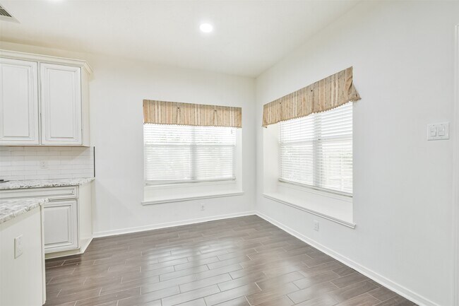 Building Photo - 811 Liberty Way