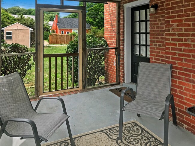 Building Photo - Charming 3-Bedroom Brick Colonial in Edgewood