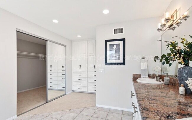 Building Photo - 994 Windflower Way