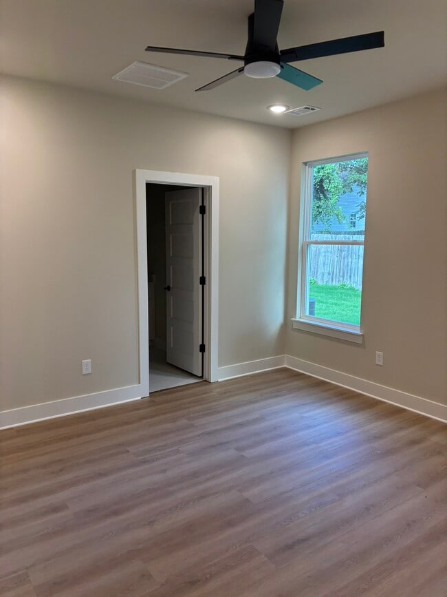 Building Photo - 1303 SW Journey Ln