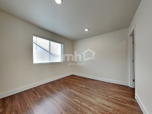 Building Photo - 19301 17th Ave Ct E