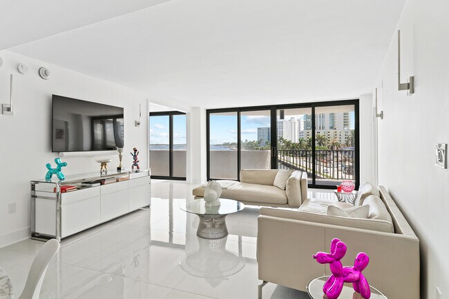 Building Photo - 1200 S Flagler Dr