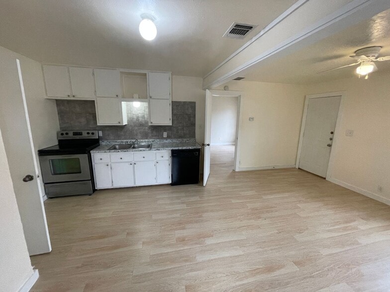 Building Photo - 107 W Texas Ave