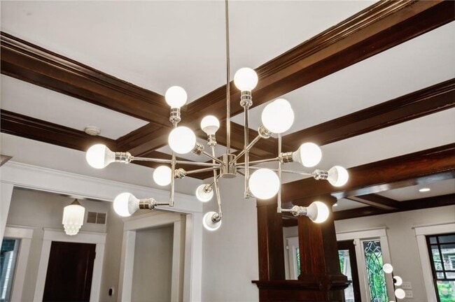 Building Photo - 843 Monroe Dr NE