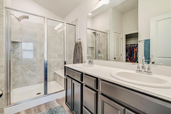 Building Photo - 117 Balsam St