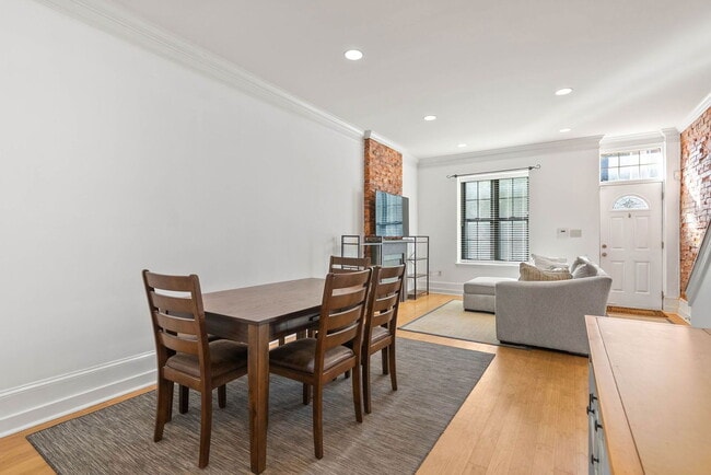 Building Photo - 933 N 30th St