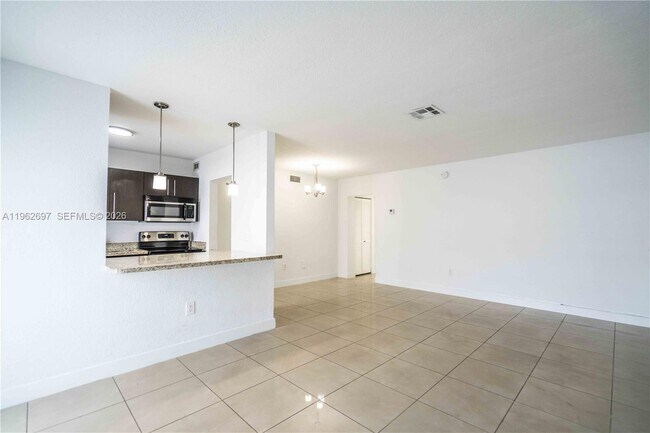 Building Photo - 1940 Biarritz Dr