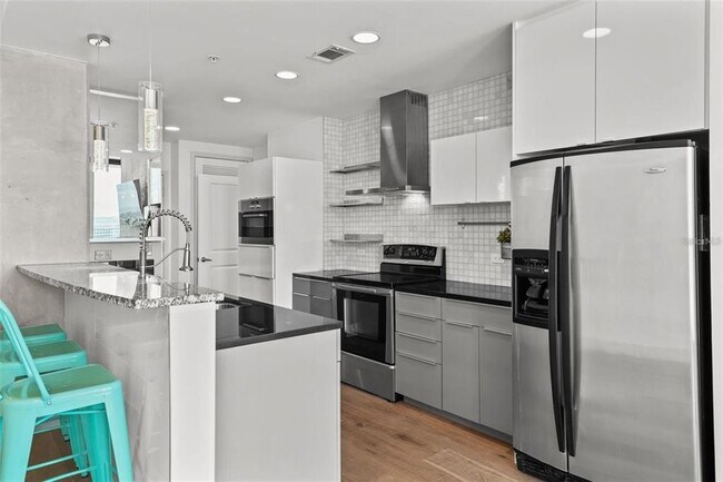 Building Photo - 777 N Ashley Dr