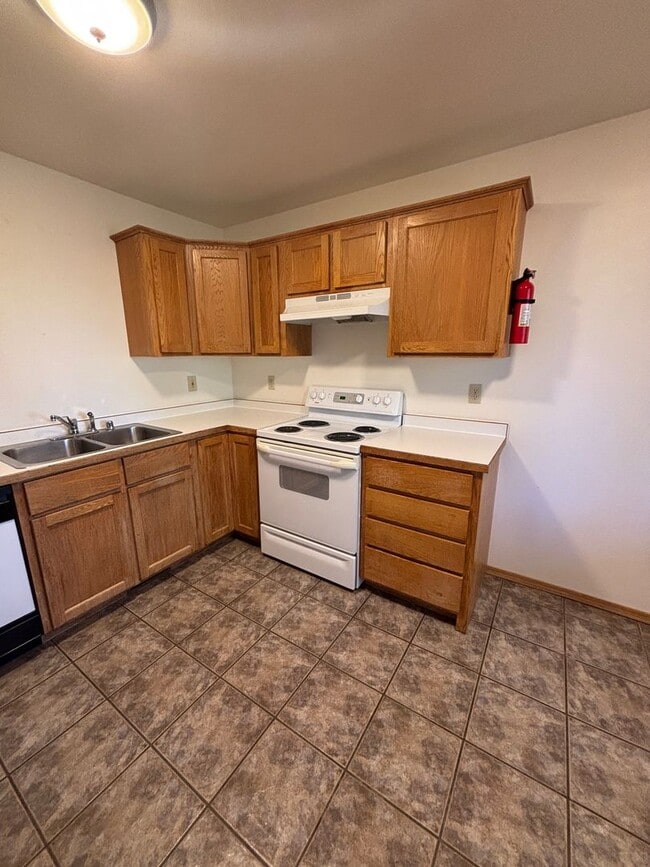 Building Photo - Great location for MSU and downtown.