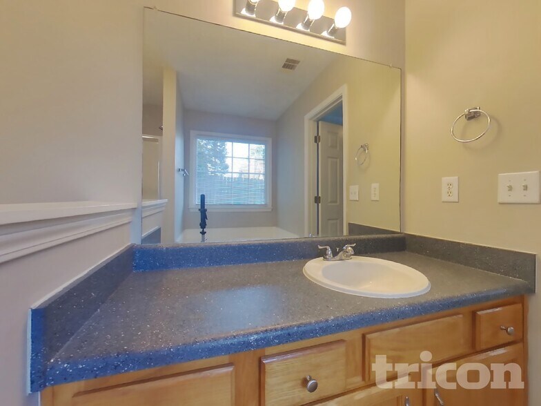 Building Photo - 420 Austin Dr