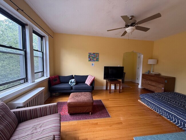 Building Photo - 145 Englewood Ave