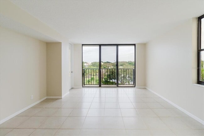 Building Photo - 100 Oakmont Ln