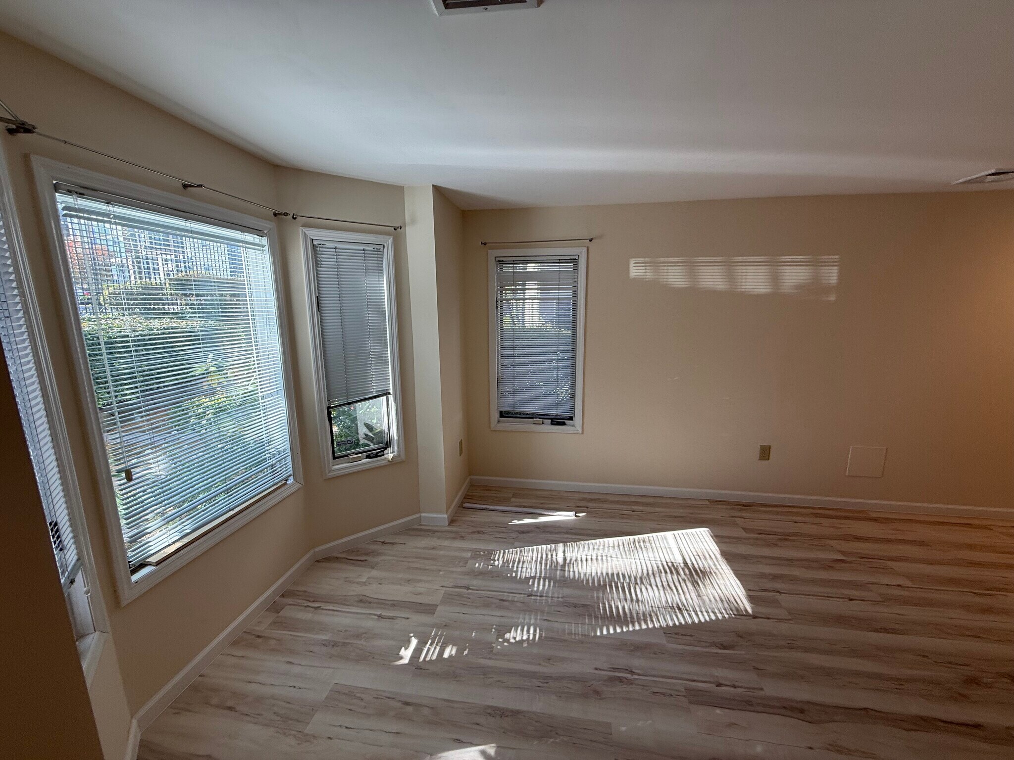 Building Photo - 304 Saint Michaels Walk