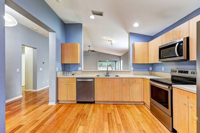 Building Photo - Spacious 4-Bedroom Home in Rivercrest, Riv...