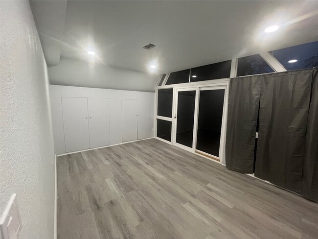 Building Photo - 415 Shirleen Dr