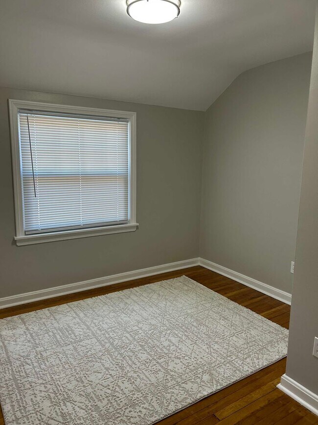Building Photo - Spacious Colonial For Rent in Lyndhurst