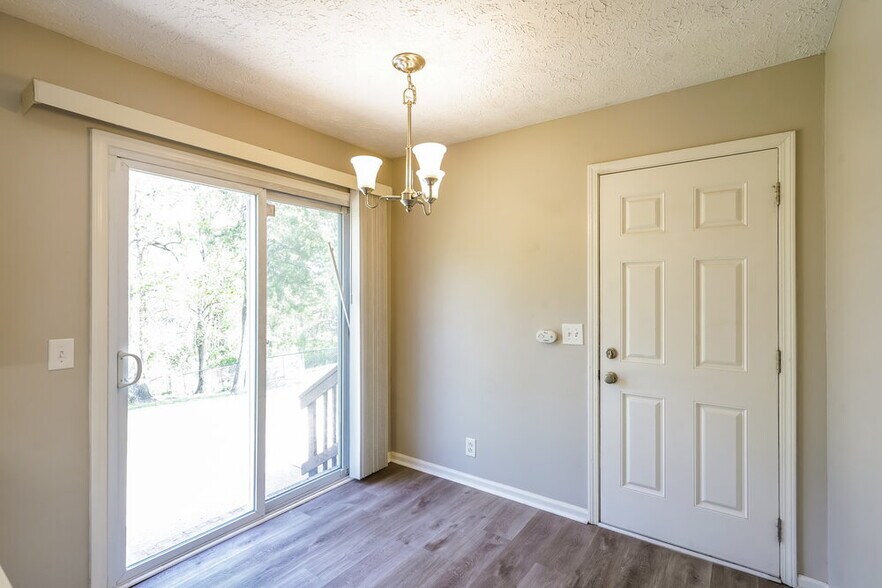 Building Photo - 824 Bishopsgate Rd