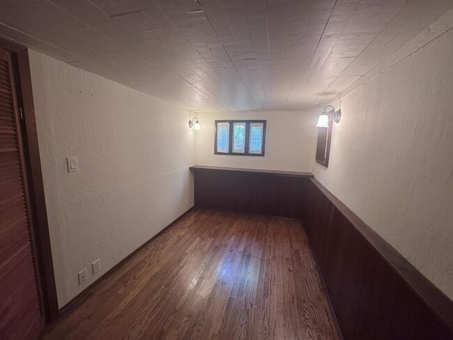 Building Photo - 415 Turney St