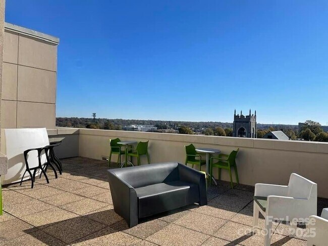 Building Photo - 715 N Church St