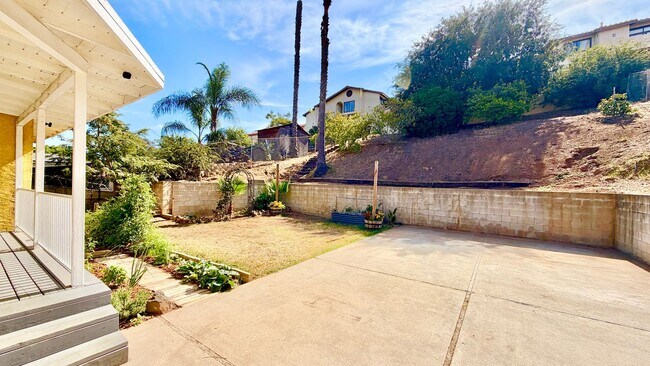 Building Photo - 1280 Alturas Rd