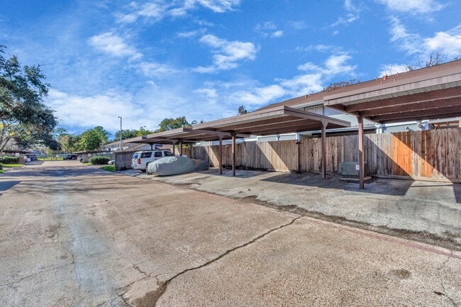 Building Photo - 5837 W Sunforest Dr