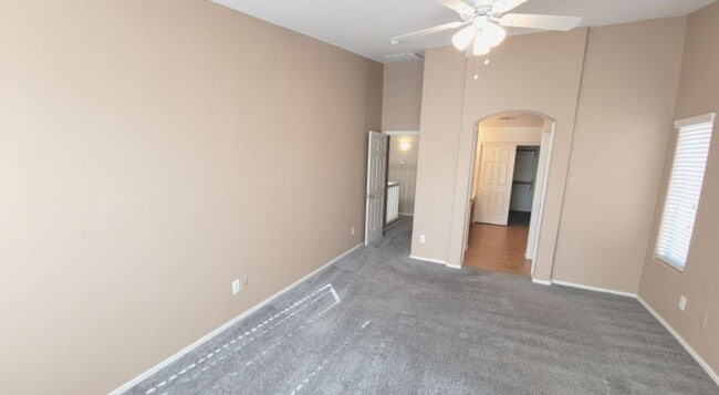 Building Photo - 5 Bedroom Home