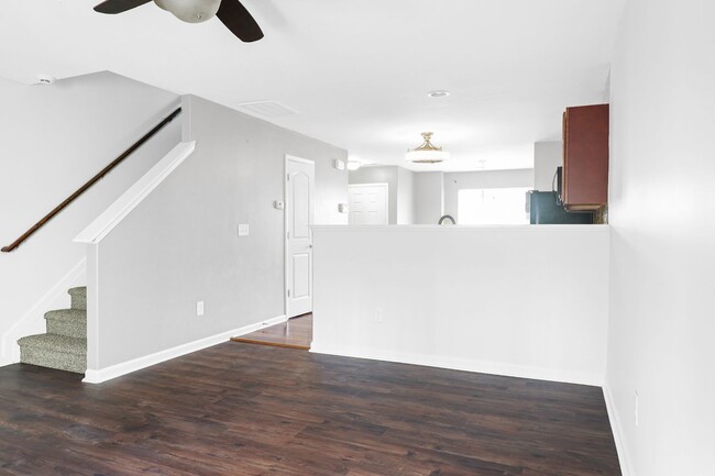 Building Photo - pdated 2BR/2.5BA Townhome with Private Fenced Patio