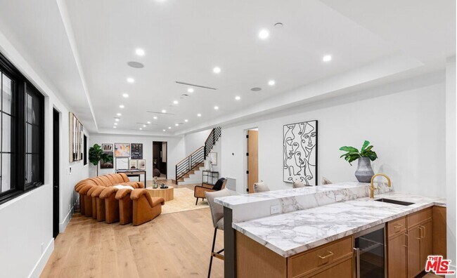 Building Photo - 2565 Patricia Ave