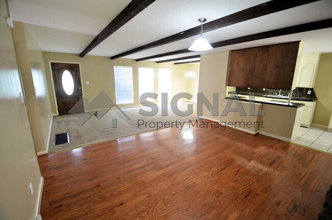 Building Photo - 4001 6th Ave