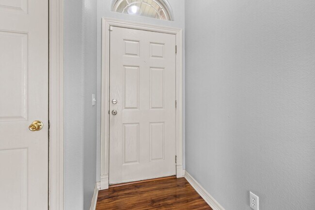 Building Photo - Come home to this gorgeous, light-filled home with an enormous and beautiful backyard!