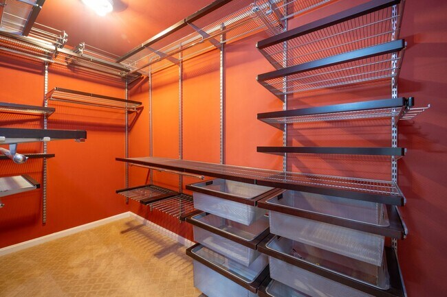 Building Photo - Updated Faircrest 4 BD 3.5 BA Townhome
