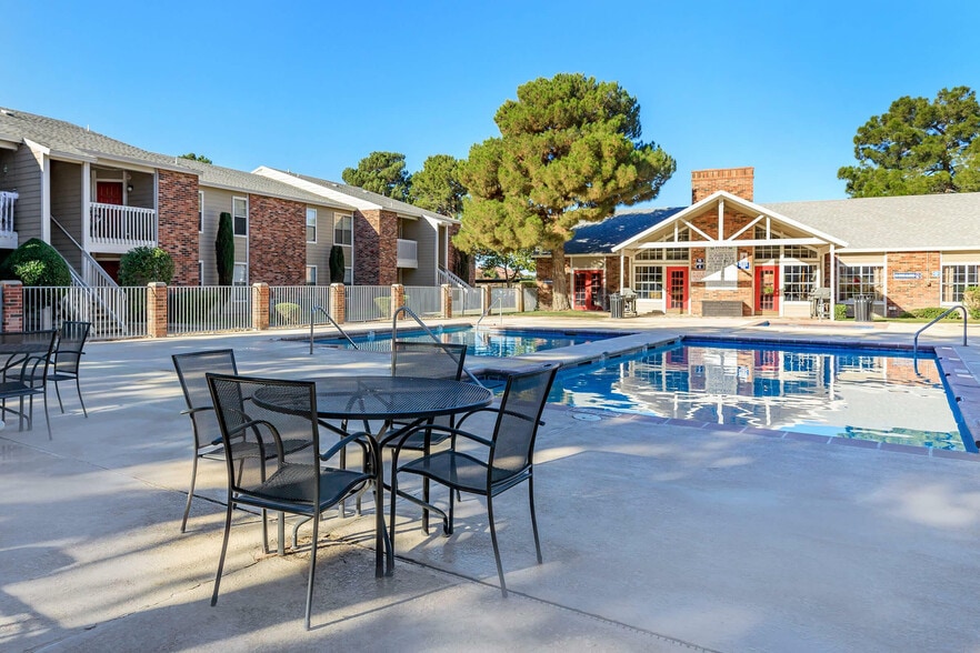Poolside Relaxation at Whispering Pines, El Paso - Whispering Pines