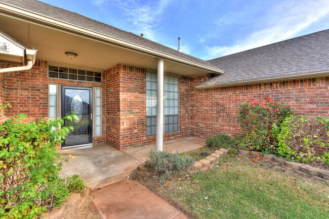 Building Photo - 500 Loyd Ln