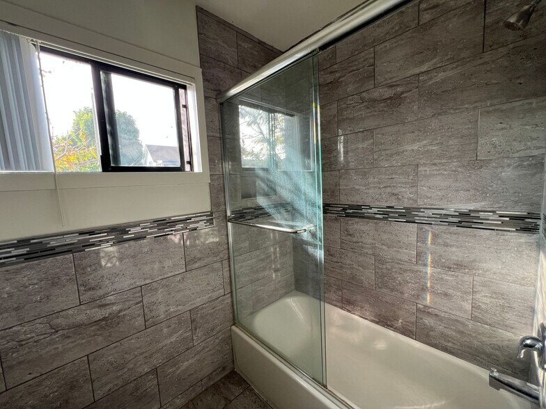 Building Photo - 3510 Clarington Ave