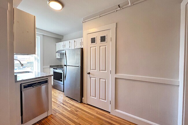 Building Photo - 9/1 Charming downtown Beverly 1BR w/laundr...