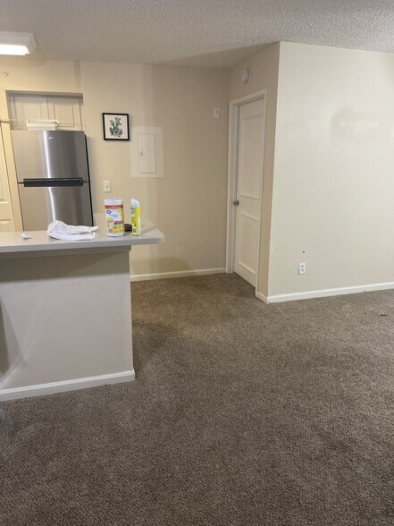 main bedroom entry - 1250 Wildwood Lakes Blvd