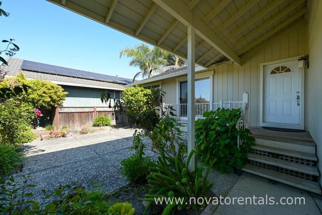 Building Photo - 986 Bel Marin Keys Blvd
