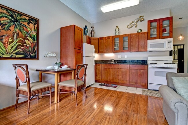 Building Photo - 355 Kalanianaole St