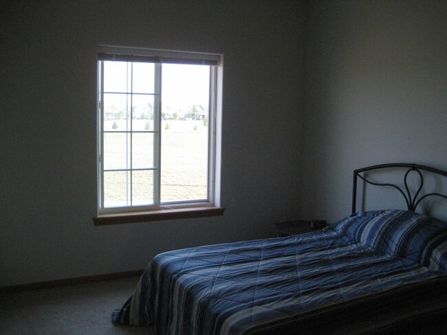 Building Photo - NEW LISTING!!!  Incredible 2 bedroom, 1 bath condo on Iowa City's east side