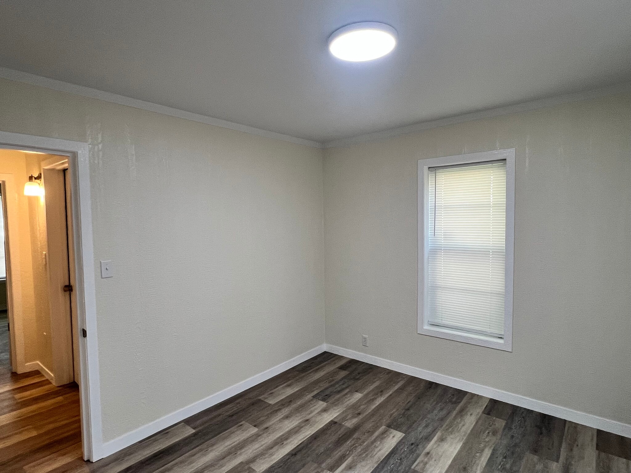 Building Photo - 929 E Sullenberger Ave