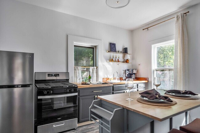 Building Photo - 52 Church St