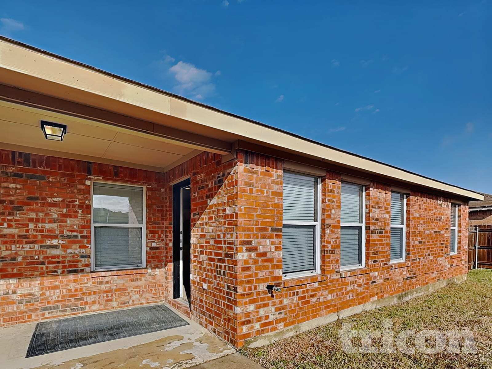 Building Photo - 1810 Millbrook Dr