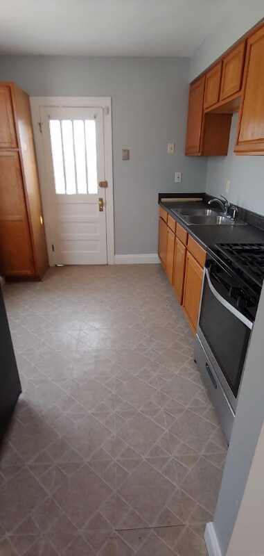 Building Photo - 3119 Touro St