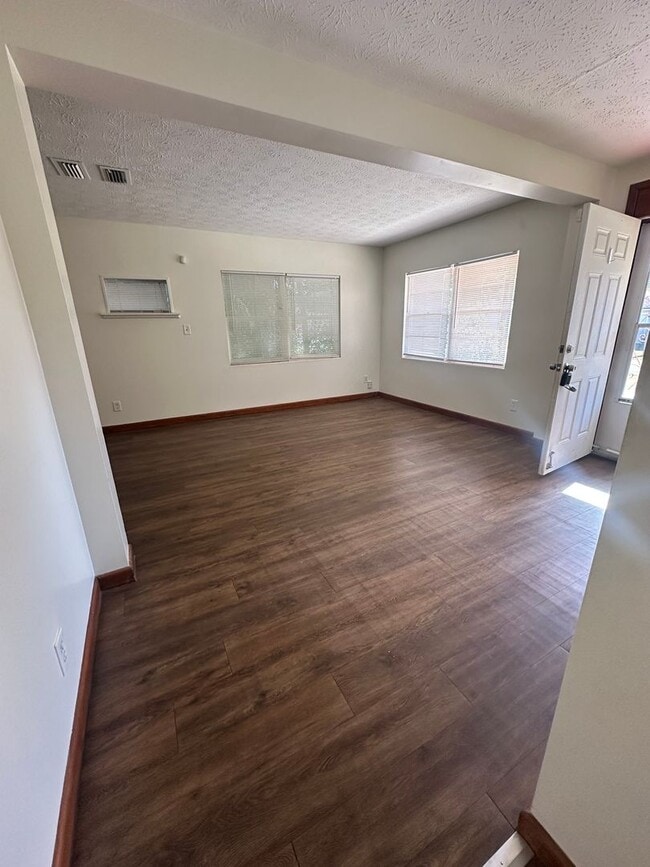 Building Photo - Welcome Home, Cozy House For Rent, JAX Heights