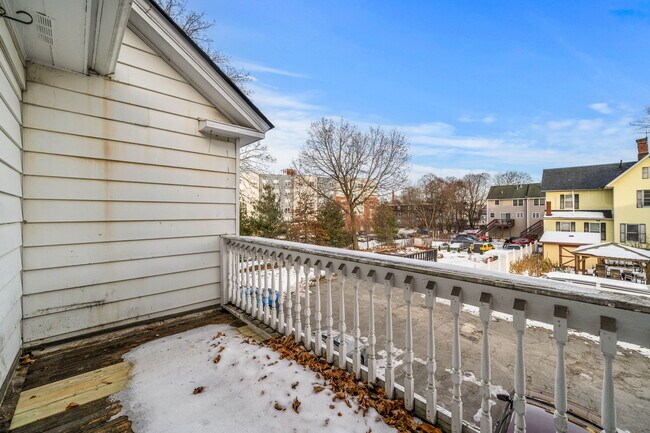 Building Photo - 1281 Middlesex St